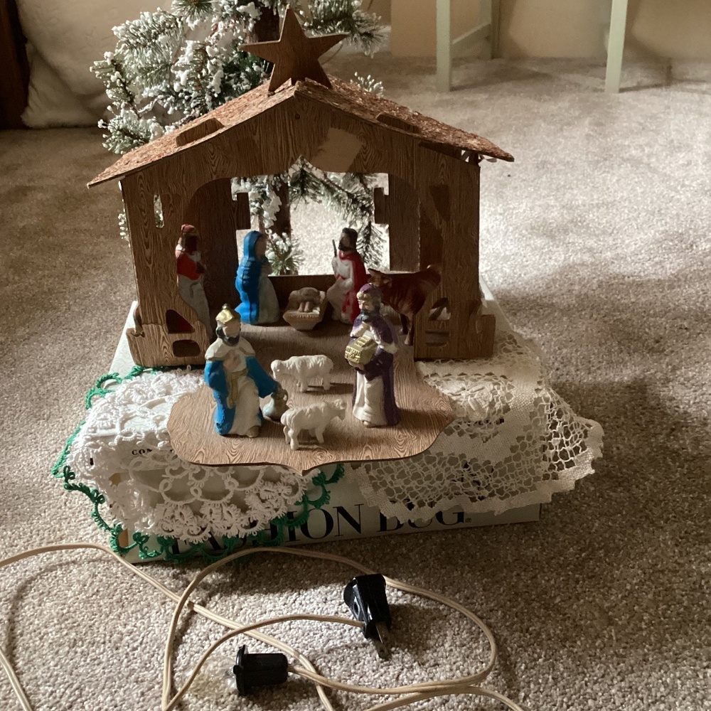 Antique/vintage cardboard fold-up nativity stable, attached blow mold characters